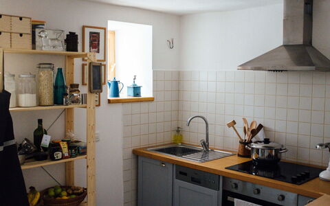 Marijana: Cucina, Elettrodomestico Da Cucina, Interior Design, Apparecchio Major, Controsoffitto, Mobilia, Pavimentazione, Camera, Scaffalature, Cucina Stufa