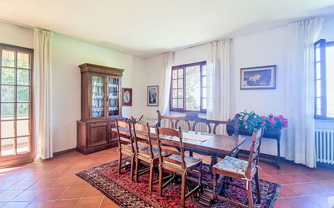 La Villa di Andrea: Mobilia, Pavimentazione, Interior Design, Legna, Tavolo, Pavimento, Sedia, Camera, Soffitto, Sala Da Pranzo