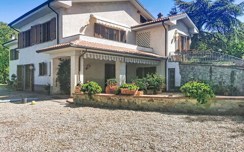 La Villa di Andrea: Casa, Casa, Zona Residenziale, Tetto, Insediamento Umano, Villetta, Estate, Balcone, Driveway, Sobborgo