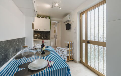 Dimora Little Dream: Parete, Legna, Pavimentazione, Interior Design, Pavimento, Mobilia, Camera, Soffitto, Appartamento, Cucina
