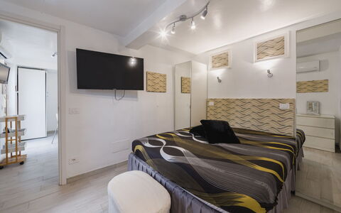 Dimora Little Dream: Mobilia, Letto, Interior Design, Camera Da Letto, Pavimentazione, Pavimento, Parete, Bedding, Camera, Lenzuolo