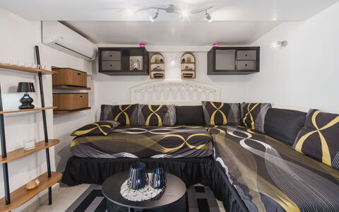 Dimora Little Dream: Interior Design, Mobilia, Pavimentazione, Pavimento, Tessile, Camera, Illuminazione, Soffitto, Camera Da Letto, Letto