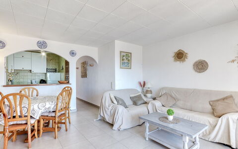 Dulce Vida Ii: Pavimentazione, Interior Design, Pavimento, Mobilia, Soffitto, Camera, Appartamento, Casa, Sedia, Soggiorno