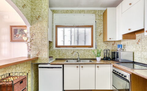 Dulce Vida Ii: Cucina, Controsoffitto, Interior Design, Apparecchio Major, Elettrodomestico Da Cucina, Legna, Pavimentazione, Cabinetry, Mobilia, Pavimento