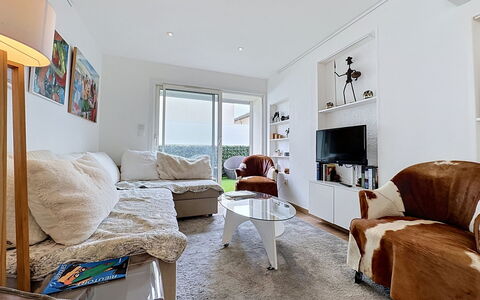 Les Boutons D'Or: Mobilia, Interior Design, Divano, Parete, Pavimentazione, Pavimento, Soffitto, Soggiorno, Camera, Casa