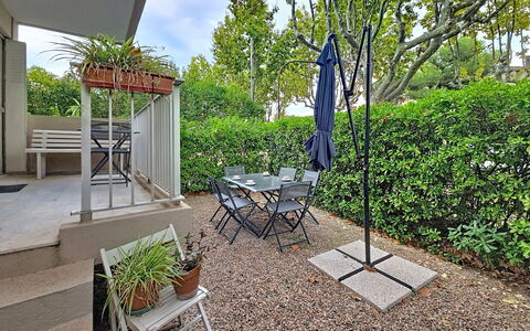 Les Floralies: Mobili Da Esterno, Mobilia, Giardino, Shade, Tavolo Esterno, Sedia, Backyard, Landscaping, Cortile