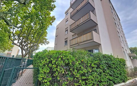 Les Floralies: Giorno, Costruzione, Zona Residenziale, Appartamento, Città, Quartiere, Architettura, Condominio, Arbusto, Urban Design