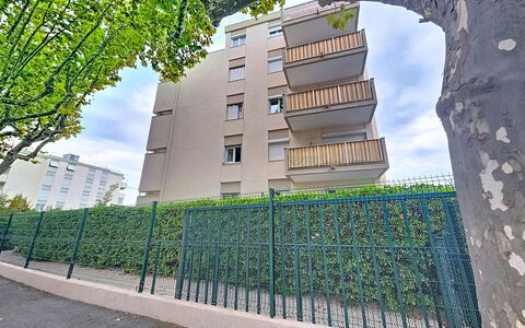 Les Floralies: Giorno, Costruzione, Zona Residenziale, Appartamento, Architettura, Quartiere, Facciata, Condominio, Urban Design, Insediamento Umano