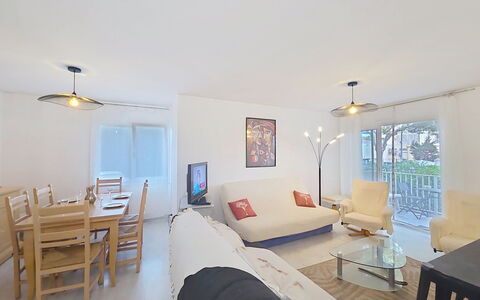 Les Floralies: Interior Design, Mobilia, Divano, Pavimentazione, Soffitto, Pavimento, Soggiorno, Appartamento, Camera, Casa