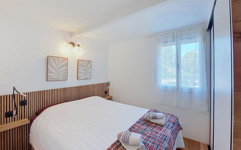 Mini Villa Mare Sole: Mobilia, Interior Design, Letto, Pavimentazione, Parete, Pavimento, Camera Da Letto, Legna, Soffitto, Camera