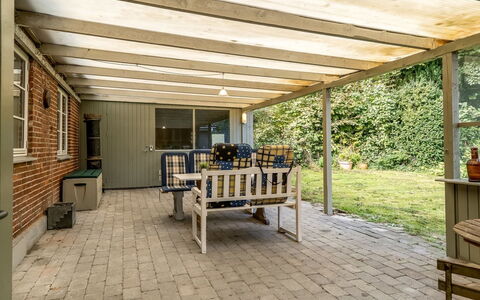 Terese - 200M to the Fjord: Legna, Soffitto, Mobilia, Portico, Color Legno, Latifoglie, Shade, Struttura Esterna, Backyard, Deck