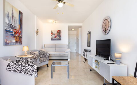Balandros Sun: Mobilia, Interior Design, Divano, Pavimentazione, Pavimento, Soggiorno, Soffitto, Appartamento, Casa, Camera
