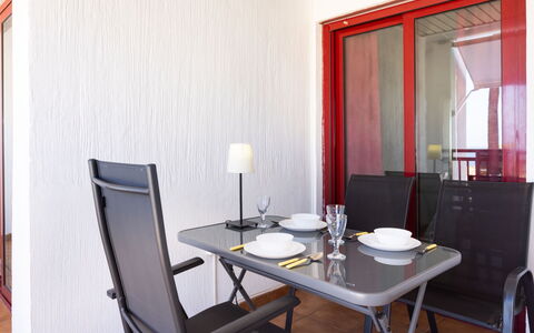 Balandros Sun: Mobilia, Interior Design, Tavolo, Cucina & Sala Da Pranzo Tavolo, Pavimento, Pavimentazione, Sedia, Sala Da Pranzo, Soffitto, Tavolino Da Caffè