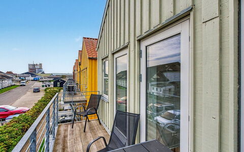 Leefke - 200M from the Sea: Raccordo, Passerella, Balcone
