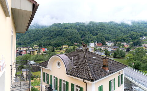 Acquarossa 13: Zona Residenziale, Casa, Casa, Insediamento Umano, Balcone, Sobborgo, Villaggio, Paesino Di Montagna