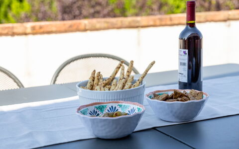 Il Melograno Apartament: Tavola, Cibo, Serveware, Ingrediente, Tavolo, Dishware, Cibo Da Mangiare Con Le Mani, Piatto