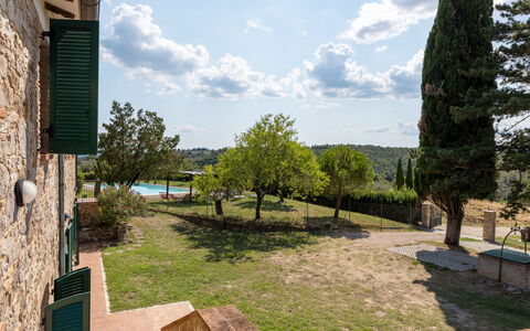 Il Melograno Apartament: Giardino, Shade, Landscaping, Prato, Backyard, Cortile