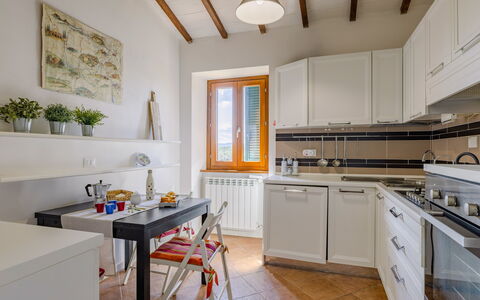 Il Melograno Apartament: Cucina, Mobilia, Interior Design, Elettrodomestico Da Cucina, Controsoffitto, Pavimentazione, Apparecchio Major, Legna, Cabinetry, Casa