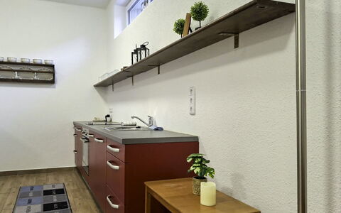 Bergzeit-Stoder: Pavimentazione, Interior Design, Pavimento, Soffitto, Controsoffitto, Mobilia, Cucina, Cabinetry, Camera, Idraulico Fixture