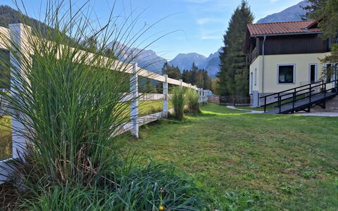 Bergzeit-Stoder: Paesaggio, Recinzione, Catena Montuosa, Villetta, Pendenza, Hill Station, Valle, Portico, Cresta, Home Scherma