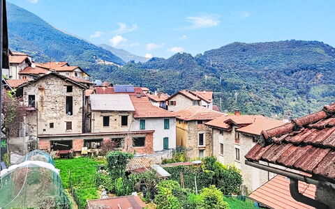 La Collina: Geografia Montane, Casa, Collina, Montagna, Zona Residenziale, Quartiere, Cittadina, Paesaggio, Architettura, Area Rurale