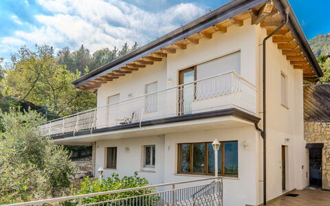 Casa Panoramica: Casa, Casa, Balcone, Portico, Porta, Pendenza, Corrimano, Estate, Villa, Gesso
