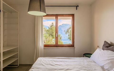 Casa Panoramica: Interior Design, Mobilia, Parete, Camera Da Letto, Pavimentazione, Legna, Letto, Pavimento, Lenzuolo, Soffitto