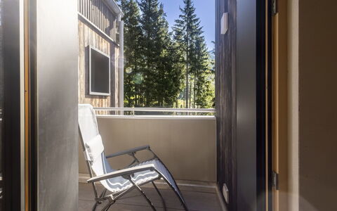 Crestun Design Duplex: Sedia, Balcone, Latifoglie, Illuminazione Diurna, Alluminio, Corrimano