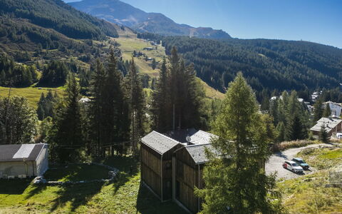 Crestun Design Duplex: Geografia Montane, Collina, Montagna, Casa, Highland, Paesaggio, Area Rurale, Catena Montuosa, Villetta, Casa