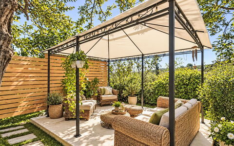 Le Fonti Terrazza: Mobilia, Giardino, Mobili Da Esterno, Baldacchino, Gazebo, Tavolo Esterno, Tavolo, Shade, Backyard