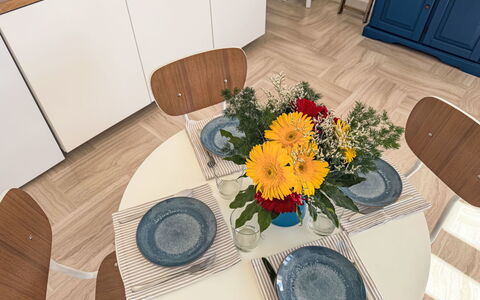 A Casa di Ara: Mobilia, Tavola, Pavimentazione, Tavolo, Interior Design, Sala Da Pranzo, Legna, Cucina & Sala Da Pranzo Tavolo, Pavimento, Tessile
