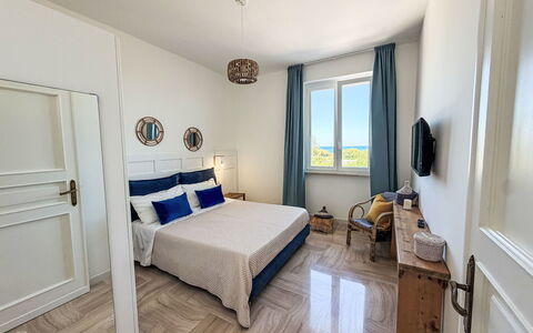 A Casa di Ara: Legna, Mobilia, Pavimento, Pavimentazione, Appartamento, Casa, Camera Da Letto, Pavimento In Legno, Letto, Telaio Del Letto