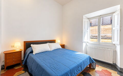 Appartamento Chiavari, Roma: Pavimentazione, Pavimento, Legna, Interior Design, Camera Da Letto, Letto, Soffitto, Camera, Lenzuolo, Telaio Del Letto