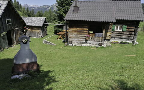 Schneehitzalmhütte: Mobilia, Interior Design, Pavimentazione, Soffitto, Pavimento, Sedia, Camera, Illuminazione, Tavolo, Cucina & Sala Da Pranzo Tavolo