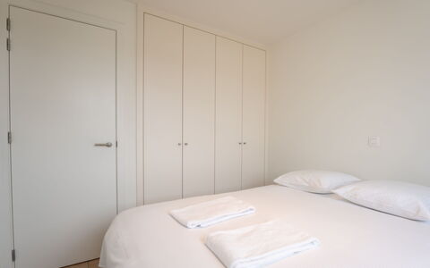 De Strandloper i with Parking & Airco: Mobilia, Interior Design, Pavimentazione, Soffitto, Pavimento, Sedia, Camera, Illuminazione, Tavolo, Cucina & Sala Da Pranzo Tavolo