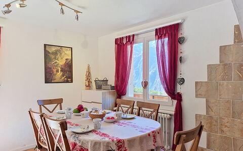 Grächen 54: Mobilia, Interior Design, Pavimentazione, Soffitto, Pavimento, Sedia, Camera, Illuminazione, Tavolo, Cucina & Sala Da Pranzo Tavolo