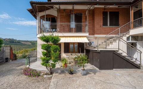 Nada: Zona Residenziale, Casa, Casa, Architettura, Tetto, Balcone, Porta, Le Scale, Portico, Corrimano