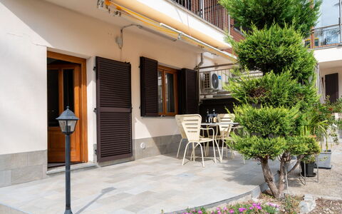 Nada: Mobilia, Interior Design, Pavimentazione, Soffitto, Pavimento, Sedia, Camera, Illuminazione, Tavolo, Cucina & Sala Da Pranzo Tavolo