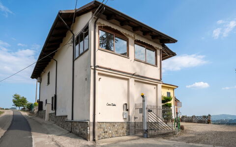 Nada: Architettura, Facciata, Casa, Tetto, Zona Residenziale, Casa, Porta, Insediamento Umano, Finestra A Ghigliottina, Sobborgo