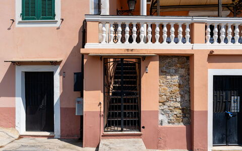 Sanremo Seaview: Mobilia, Interior Design, Pavimentazione, Soffitto, Pavimento, Sedia, Camera, Illuminazione, Tavolo, Cucina & Sala Da Pranzo Tavolo