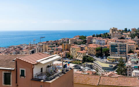 Sanremo Seaview: Mobilia, Interior Design, Pavimentazione, Soffitto, Pavimento, Sedia, Camera, Illuminazione, Tavolo, Cucina & Sala Da Pranzo Tavolo