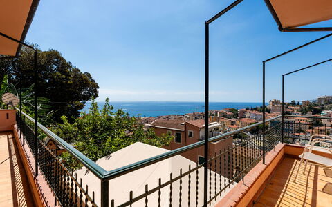 Sanremo Seaview: Mobilia, Interior Design, Pavimentazione, Soffitto, Pavimento, Sedia, Camera, Illuminazione, Tavolo, Cucina & Sala Da Pranzo Tavolo