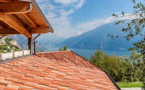 Marco: Mobilia, Interior Design, Pavimentazione, Soffitto, Pavimento, Sedia, Camera, Illuminazione, Tavolo, Cucina & Sala Da Pranzo Tavolo