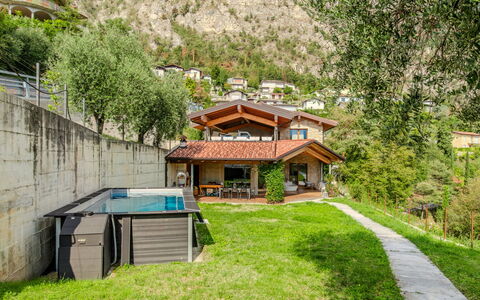 Marco: Mobilia, Interior Design, Pavimentazione, Soffitto, Pavimento, Sedia, Camera, Illuminazione, Tavolo, Cucina & Sala Da Pranzo Tavolo