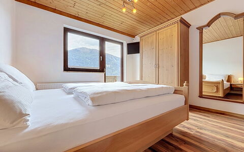 Gästehaus Kurz: Pavimentazione, Camera Da Letto, Bedding, Letto, Telaio Del Letto, Biancheria, Lenzuolo, Latifoglie, Materasso, Pavimento In Legno