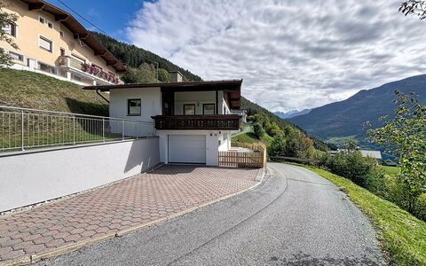 Gästehaus Kurz: Pavimentazione, Camera Da Letto, Bedding, Letto, Telaio Del Letto, Biancheria, Lenzuolo, Latifoglie, Materasso, Pavimento In Legno