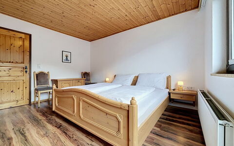 Gästehaus Kurz: Pavimentazione, Camera Da Letto, Bedding, Letto, Telaio Del Letto, Biancheria, Lenzuolo, Latifoglie, Materasso, Pavimento In Legno