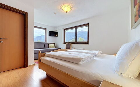 Gästehaus Kurz: Pavimentazione, Camera Da Letto, Bedding, Letto, Telaio Del Letto, Biancheria, Lenzuolo, Latifoglie, Materasso, Pavimento In Legno
