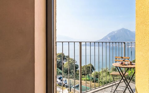 Glicine: Pavimentazione, Camera Da Letto, Bedding, Letto, Telaio Del Letto, Biancheria, Lenzuolo, Latifoglie, Materasso, Pavimento In Legno