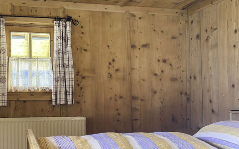 Schwaighof: Pavimentazione, Camera Da Letto, Bedding, Letto, Telaio Del Letto, Biancheria, Lenzuolo, Latifoglie, Materasso, Pavimento In Legno